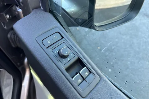 17 of 51 for Volkswagen California Ocean SWB EU6 150 PS 2.0 TDI BMT 7sp DSG