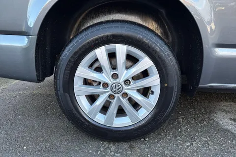 PK72ZDJ Volkswagen Transporter 2.0 TDI 150 Highline Van Thumbnail #21