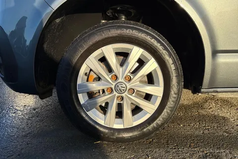 PK72ZDJ Volkswagen Transporter 2.0 TDI 150 Highline Van Thumbnail #23