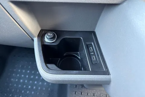 DG21TNV Volkswagen Transporter 2.0 TDI 110 Highline Van Thumbnail #26