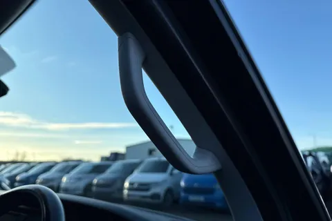 PK72ZDJ Volkswagen Transporter 2.0 TDI 150 Highline Van Thumbnail #30