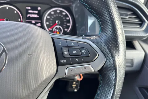 DG21TNV Volkswagen Transporter 2.0 TDI 110 Highline Van Thumbnail #28