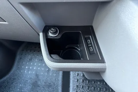 PK72ZDJ Volkswagen Transporter 2.0 TDI 150 Highline Van Thumbnail #32