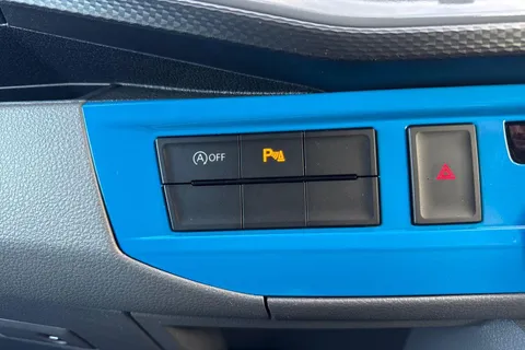 DG21TNV Volkswagen Transporter 2.0 TDI 110 Highline Van Thumbnail #34