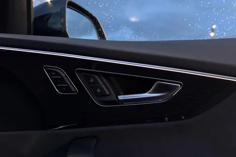 PX75XOM Audi Q8 50 TDI Quattro Black Edition 5dr Tiptronic Thumbnail #17