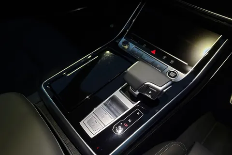 PX75XOM Audi Q8 50 TDI Quattro Black Edition 5dr Tiptronic Thumbnail #19