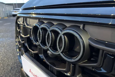 PX75XOM Audi Q8 50 TDI Quattro Black Edition 5dr Tiptronic Thumbnail #24