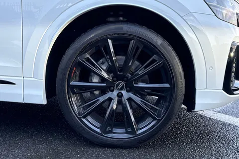 PX75XOD Audi Q8 50 TDI Quattro Black Edition 5dr Tiptronic Thumbnail #21