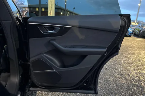 PX75XOM Audi Q8 50 TDI Quattro Black Edition 5dr Tiptronic Thumbnail #42