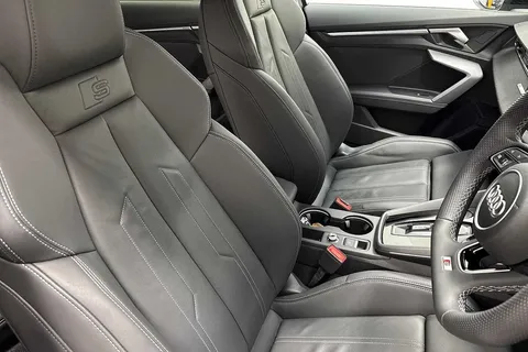 KM74MJV Audi A3 Black Edition 35 TFSI 150 PS S tronic Thumbnail #10