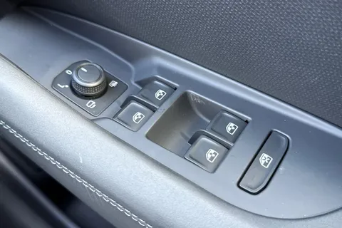 KM25RDV CUPRA Terramar 2.0 TSI VZ1 DSG 4Drive Euro 6 (s/s) 5dr Thumbnail #36