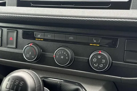 DE74PXJ Volkswagen Transporter 2.0 TDI 110 Startline Van Thumbnail #18