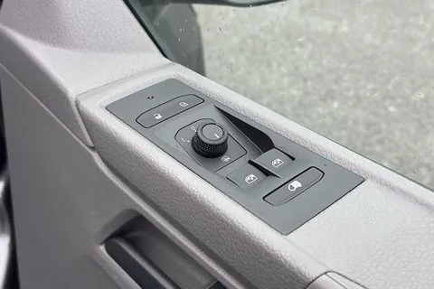 DE74PXJ Volkswagen Transporter 2.0 TDI 110 Startline Van Thumbnail #29