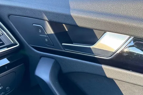 DH73HGC Audi Q5 Edition 1 40 TDI quattro 204 PS S tronic Thumbnail #17