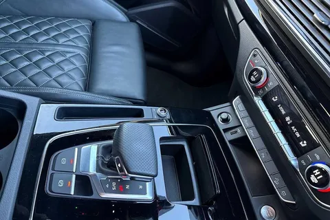 DH73HGC Audi Q5 Edition 1 40 TDI quattro 204 PS S tronic Thumbnail #19