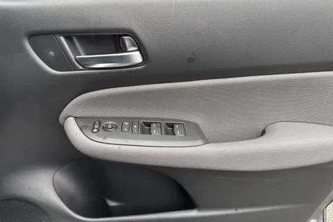 23 of 52 for HONDA JAZZ 1.5 i-MMD Hybrid Crosstar EX 5dr eCVT