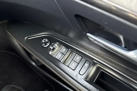 SD71LDY PEUGEOT 3008 1.6 13.2kWh GT e-EAT Euro 6 (s/s) 5dr Thumbnail #45