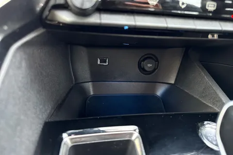 SD71LDY PEUGEOT 3008 1.6 13.2kWh GT e-EAT Euro 6 (s/s) 5dr Thumbnail #57