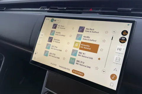 KY24BRX Land Rover Range Rover 3.0 P550e 38.2kWh Autobiography SUV 5dr Petrol Plug-in Hybrid Auto 4WD Euro 6 (s/s) (550 ps) Thumbnail #38