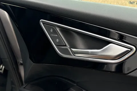 44 of 66 for Audi Q4 e-tron Q4 S line 40 e-tron 150,00 kW