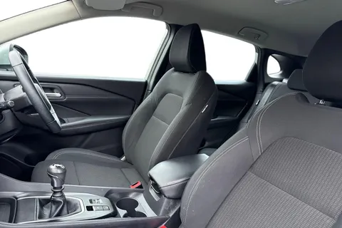 YB22KNS Nissan Qashqai 1.3 DiG-T MH Acenta Premium 5dr Thumbnail #10