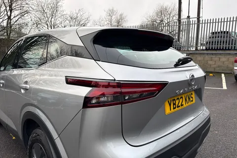 YB22KNS Nissan Qashqai 1.3 DiG-T MH Acenta Premium 5dr Thumbnail #15