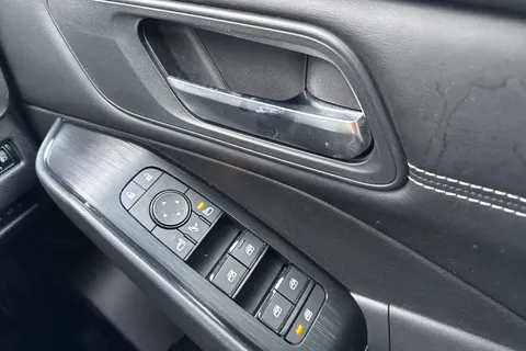 YB22KNS Nissan Qashqai 1.3 DiG-T MH Acenta Premium 5dr Thumbnail #17