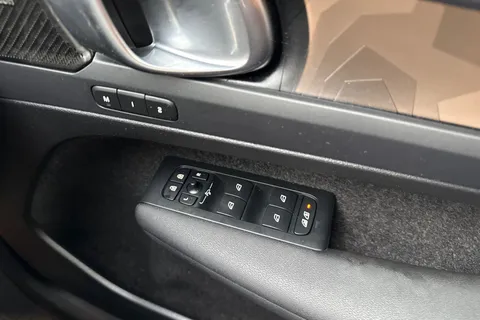 DX72LUL Volvo Xc40 1.5 T5 Recharge PHEV Ultimate Dark 5dr Auto Thumbnail #17