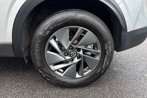 YB22KNS Nissan Qashqai 1.3 DiG-T MH Acenta Premium 5dr Thumbnail #23