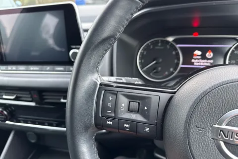 YB22KNS Nissan Qashqai 1.3 DiG-T MH Acenta Premium 5dr Thumbnail #29