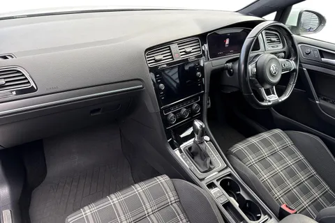 14 of 53 for Volkswagen Golf 2.0 TDI GTD DSG Euro 6 (s/s) 5dr