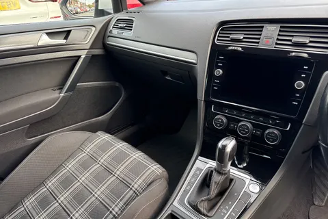 19 of 53 for Volkswagen Golf 2.0 TDI GTD DSG Euro 6 (s/s) 5dr