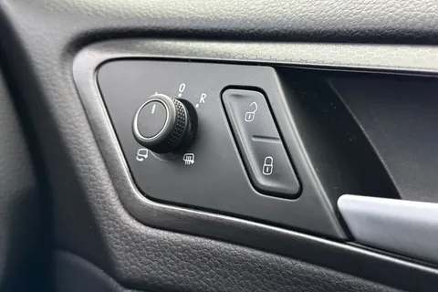 35 of 53 for Volkswagen Golf 2.0 TDI GTD DSG Euro 6 (s/s) 5dr