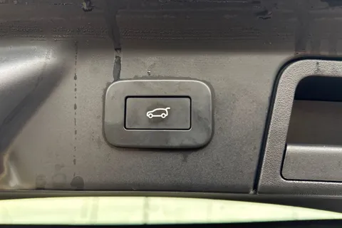 34 of 39 for Land Rover Range Rover Velar 2.0 D200 Dynamic SE 5dr