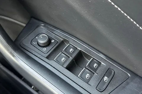 21 of 45 for VOLKSWAGEN T-ROC 1.5 TSI Style 5dr DSG