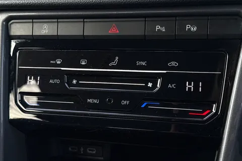 22 of 45 for VOLKSWAGEN T-ROC 1.5 TSI Style 5dr DSG