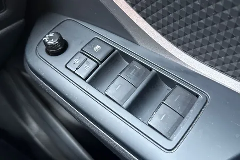 WP21OKV Toyota C-Hr 1.8 VVT-h Icon CVT Euro 6 (s/s) 5dr Thumbnail #35