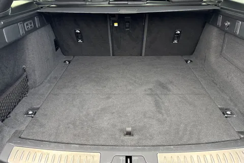 10 of 41 for Land Rover Range Rover Velar 2.0 D200 Dynamic HSE 5dr