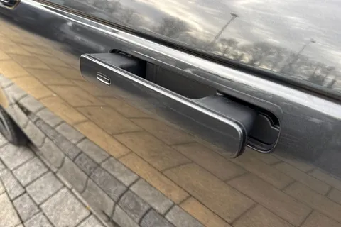 32 of 41 for Land Rover Range Rover Velar 2.0 D200 Dynamic HSE 5dr