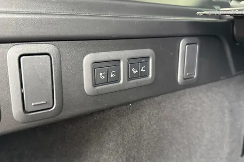 35 of 41 for Land Rover Range Rover Velar 2.0 D200 Dynamic HSE 5dr