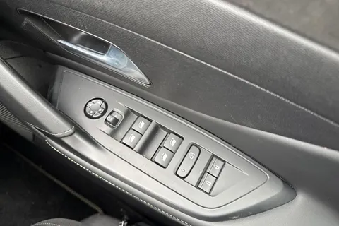 40 of 66 for PEUGEOT 408 1.2 PureTech GT Fastback 5dr Petrol EAT Euro 6 (s/s) (130 ps)