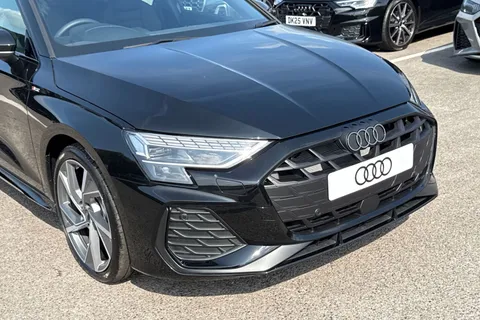 DC25XFY Audi A3 Black Edition 35 TFSI 150 PS S tronic Thumbnail #8