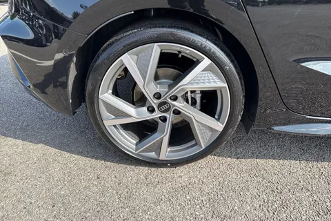 DC25XFY Audi A3 Black Edition 35 TFSI 150 PS S tronic Thumbnail #12