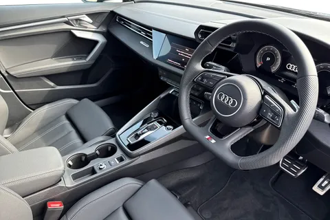 DC25XFY Audi A3 Black Edition 35 TFSI 150 PS S tronic Thumbnail #13