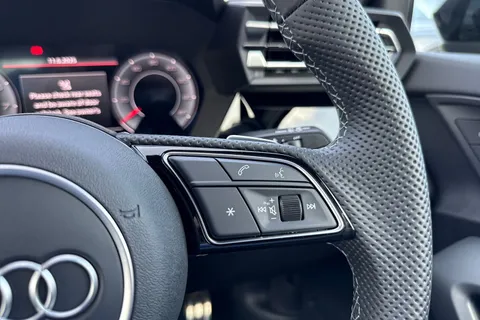 DC25XFY Audi A3 Black Edition 35 TFSI 150 PS S tronic Thumbnail #24