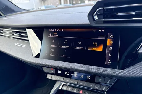 DC25XFY Audi A3 Black Edition 35 TFSI 150 PS S tronic Thumbnail #30