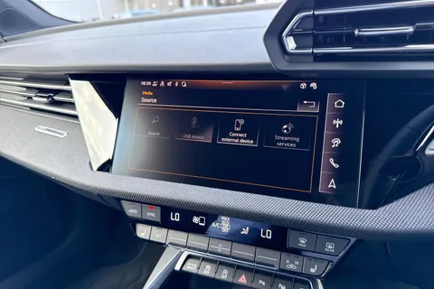 DC25XFY Audi A3 Black Edition 35 TFSI 150 PS S tronic Thumbnail #32