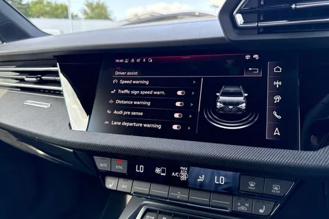 DC25XFY Audi A3 Black Edition 35 TFSI 150 PS S tronic Thumbnail #39