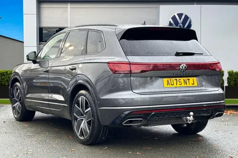 AU75NTJ Volkswagen Touareg 3.0 V6 TDI 4Motion 286 Black Edition 5dr Tip Auto | Tow Bar | Heated Seats Thumbnail #2