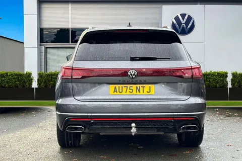 AU75NTJ Volkswagen Touareg 3.0 V6 TDI 4Motion 286 Black Edition 5dr Tip Auto | Tow Bar | Heated Seats Thumbnail #4